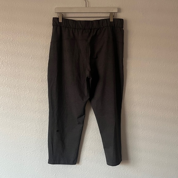 Lululemon On The Fly Crop 23” Heathered Black Full On Luxtreme Ankle Pants Sz 10 - Picture 5 of 5
